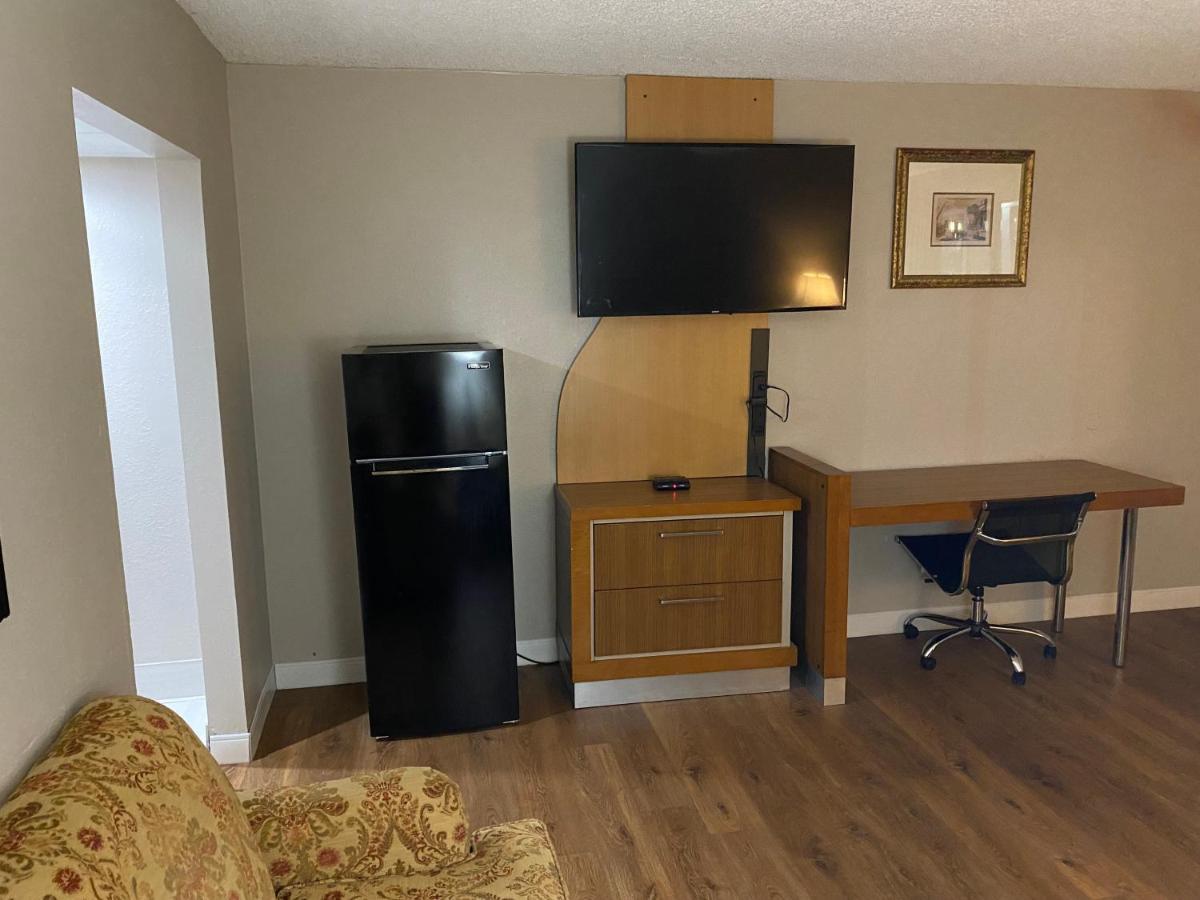 Baymont By Wyndham Area Hotel